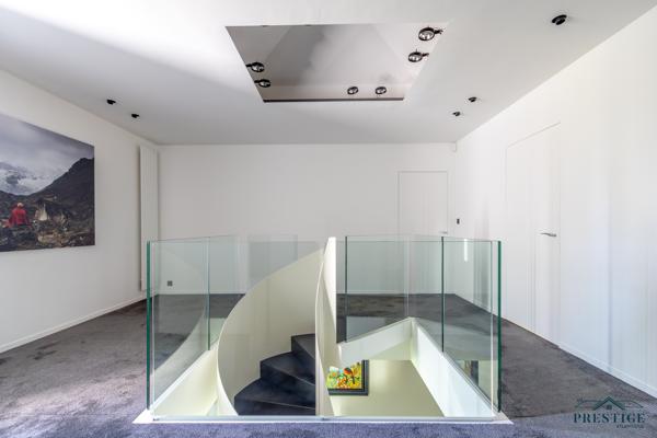 BASSE-GOULAINE - VILLA D'ARCHITECTE DE 344M2 HABITABLES - PISCINE ET TERRAIN DE 2826 M2