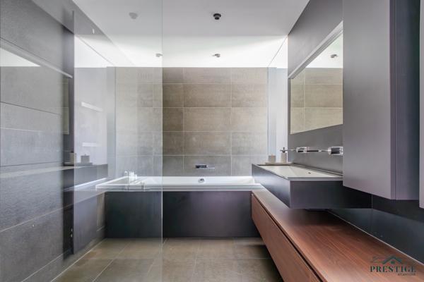 BASSE-GOULAINE - VILLA D'ARCHITECTE DE 344M2 HABITABLES - PISCINE ET TERRAIN DE 2826 M2
