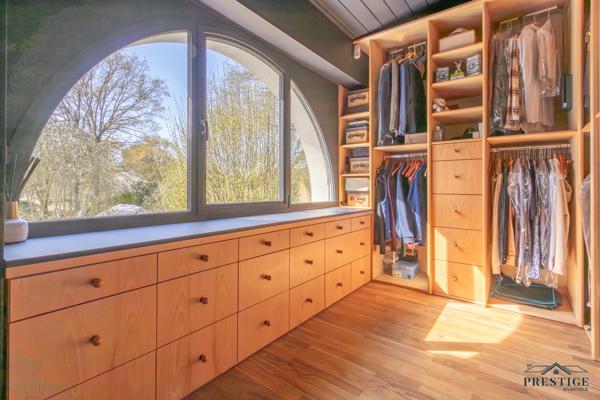 BASSE-GOULAINE - VILLA D'ARCHITECTE DE 344M2 HABITABLES - PISCINE ET TERRAIN DE 2826 M2
