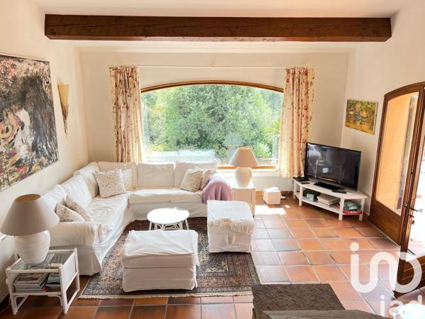 Maison traditionnelle 5 pièces de 145 m² à La Londe-les-Maures (83250)