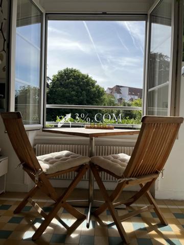 Appartement
                                                                                                                                                                                                                                                                                                                        4 pièce(s)                                                                                                                                                                                                          3 chambre(s)                                                                                                                                                                                                          109.2  m²