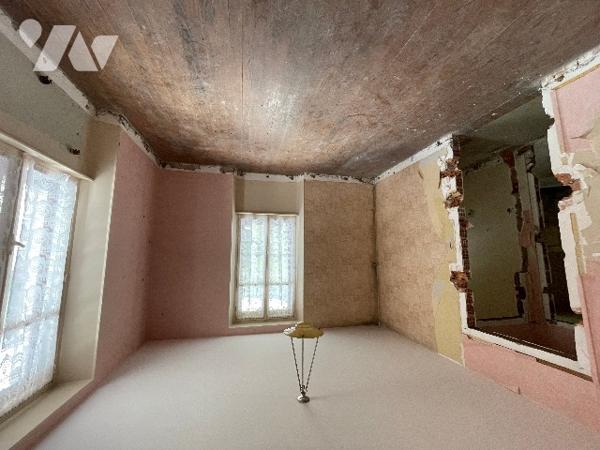 1/UN IMMEUBLE D'HABITATION A RENOVER POUR 6 LOGEMENTS ET 
2/UN LOT DE TERRAIN A BATIR