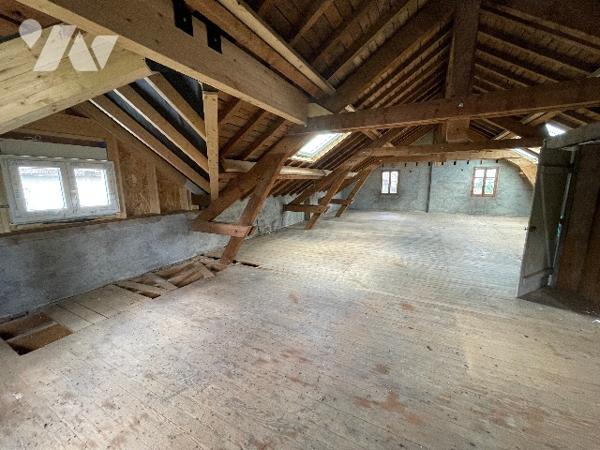 1/UN IMMEUBLE D'HABITATION A RENOVER POUR 6 LOGEMENTS ET 
2/UN LOT DE TERRAIN A BATIR