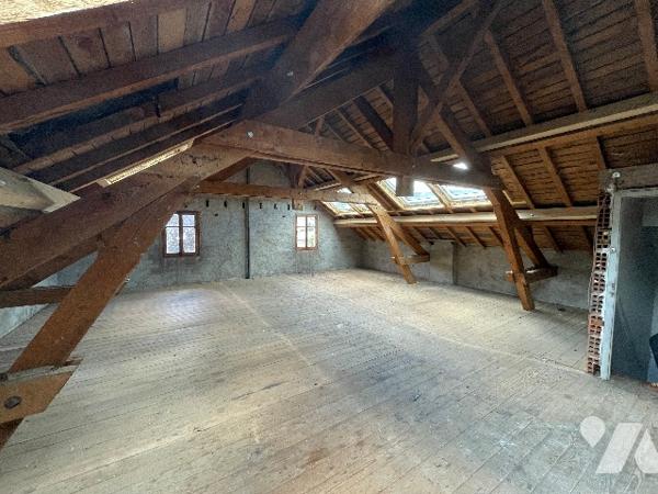 1/UN IMMEUBLE D'HABITATION A RENOVER POUR 6 LOGEMENTS ET 
2/UN LOT DE TERRAIN A BATIR