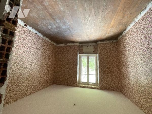 1/UN IMMEUBLE D'HABITATION A RENOVER POUR 6 LOGEMENTS ET 
2/UN LOT DE TERRAIN A BATIR