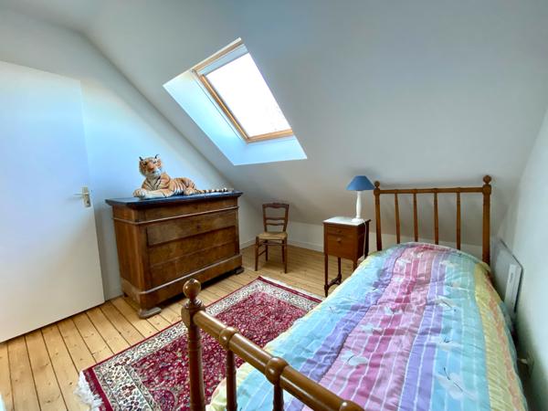 POITIERS, quartier Chilvert, Maison de charme avec dépendance, garage double, T2 loué et Piscine