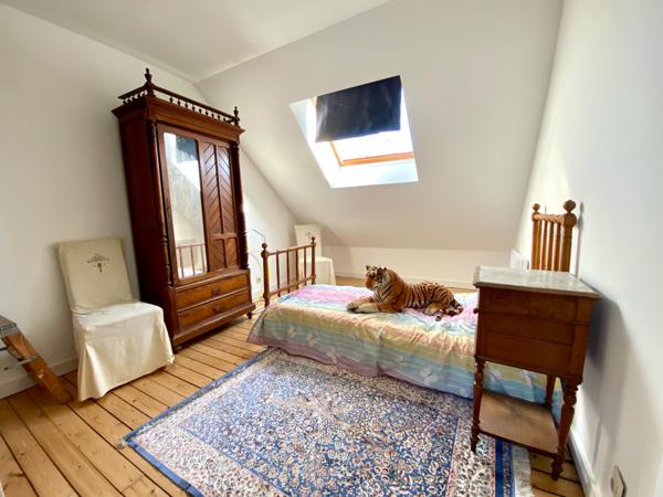 POITIERS, quartier Chilvert, Maison de charme avec dépendance, garage double, T2 loué et Piscine