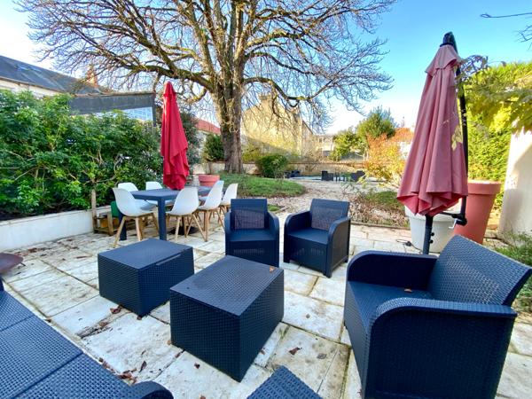 POITIERS, quartier Chilvert, Maison de charme avec dépendance, garage double, T2 loué et Piscine