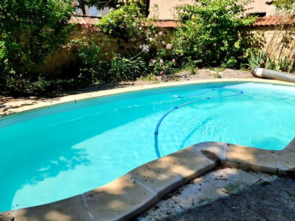 POITIERS, quartier Chilvert, Maison de charme avec dépendance, garage double, T2 loué et Piscine