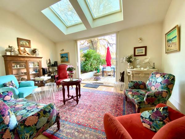 POITIERS, quartier Chilvert, Maison de charme avec dépendance, garage double, T2 loué et Piscine