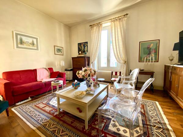 POITIERS, quartier Chilvert, Maison de charme avec dépendance, garage double, T2 loué et Piscine