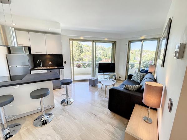 Cannes, Basse-Californie, Appartement de 2 pièces de 32.49 m2 cave et parking, résidence sécurisée