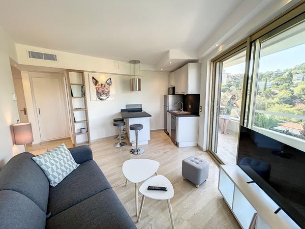 Cannes, Basse-Californie, Appartement de 2 pièces de 32.49 m2 cave et parking, résidence sécurisée