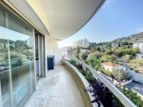 Cannes, Basse-Californie, Appartement de 2 pièces de 32.49 m2 cave et parking, résidence sécurisée