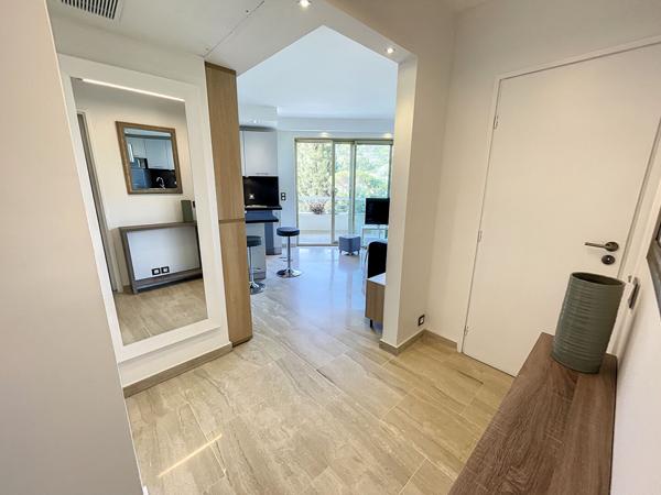 Cannes, Basse-Californie, Appartement de 2 pièces de 32.49 m2 cave et parking, résidence sécurisée