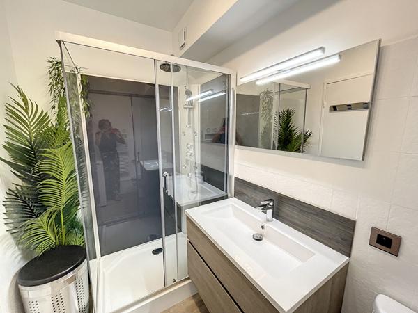 Cannes, Basse-Californie, Appartement de 2 pièces de 32.49 m2 cave et parking, résidence sécurisée