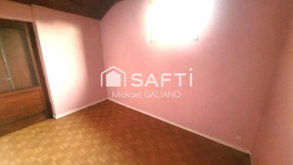 Immeuble ancien en centre-ville, potentiel unique.