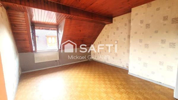 Immeuble ancien en centre-ville, potentiel unique.