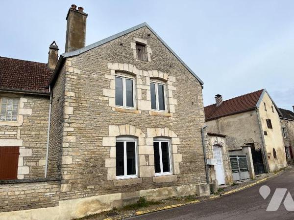 Maison à vendre aux Riceys (10340), AUBE. Maison en pierre de 115 m² habitables comprenant une ...