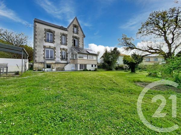 Maison à vendre  9 pièces - 239 m 2   ROCHEFORT  - 17