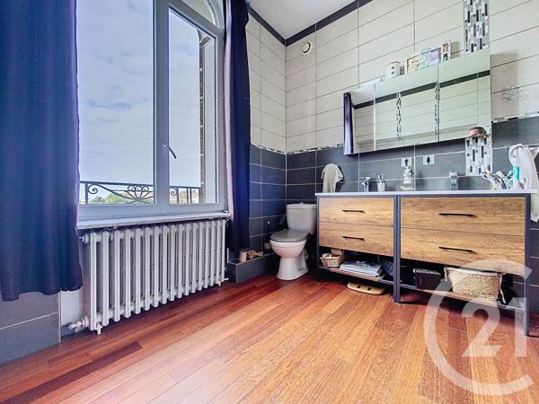Maison à vendre  9 pièces - 239 m 2   ROCHEFORT  - 17