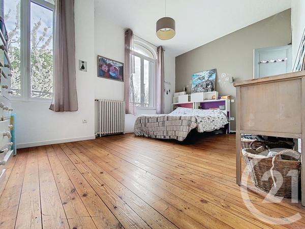 Maison à vendre  9 pièces - 239 m 2   ROCHEFORT  - 17