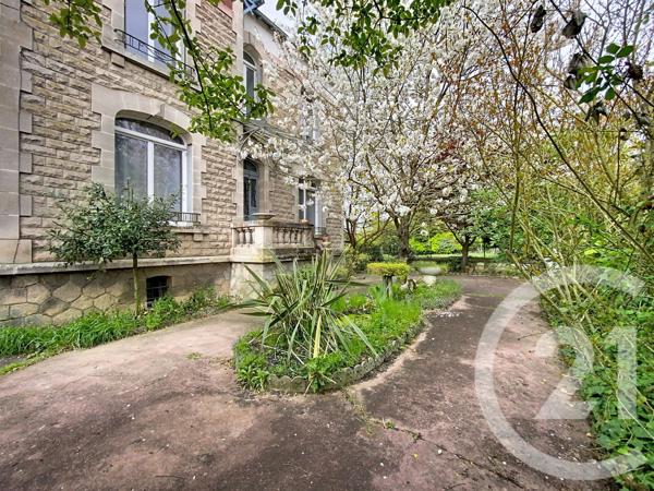 Maison à vendre  9 pièces - 239 m 2   ROCHEFORT  - 17