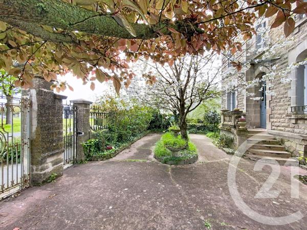 Maison à vendre  9 pièces - 239 m 2   ROCHEFORT  - 17