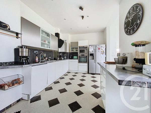 Maison à vendre  9 pièces - 239 m 2   ROCHEFORT  - 17