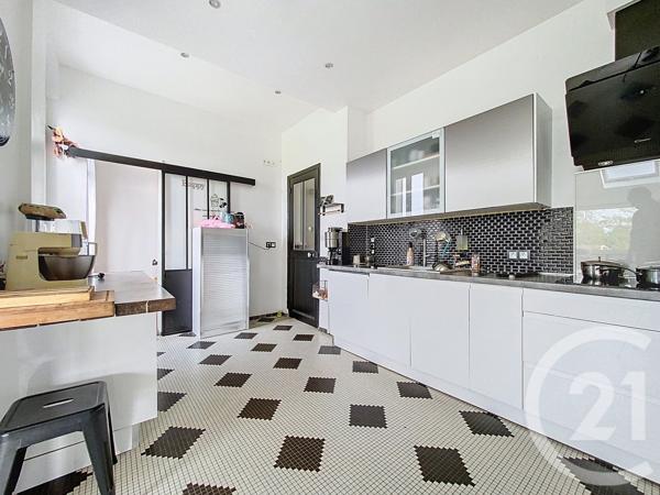 Maison à vendre  9 pièces - 239 m 2   ROCHEFORT  - 17