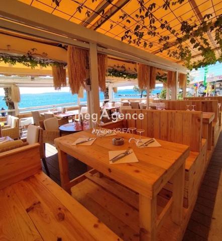 Local Commercial à LE LAVANDOU, 83980 - 9 pièces 600m²