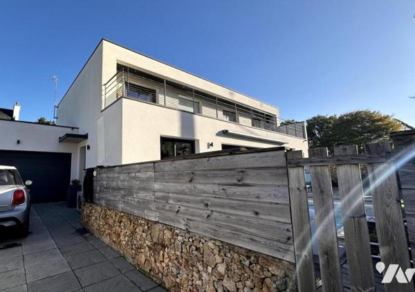 A VENDRE (56) TRES BELLE MAISON D'ARCHITECTE DE 2017 AVEC PISCINE -