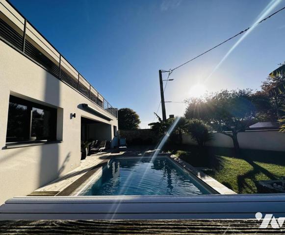 A VENDRE (56) TRES BELLE MAISON D'ARCHITECTE DE 2017 AVEC PISCINE -
