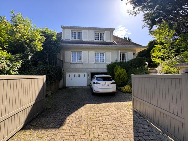 Maison 9 pièces - 300 m² Exclusivité efficity