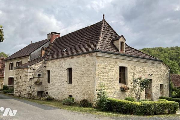 A VENDRE : Ensemble de deux maisons en pierre attenantes dans petit village à environ 18 kilomè...
