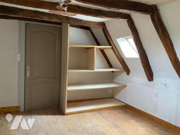 A VENDRE : Ensemble de deux maisons en pierre attenantes dans petit village à environ 18 kilomè...