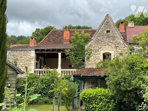 A VENDRE : Ensemble de deux maisons en pierre attenantes dans petit village à environ 18 kilomè...
