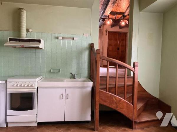 A VENDRE : Ensemble de deux maisons en pierre attenantes dans petit village à environ 18 kilomè...