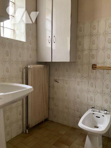 A VENDRE : Ensemble de deux maisons en pierre attenantes dans petit village à environ 18 kilomè...