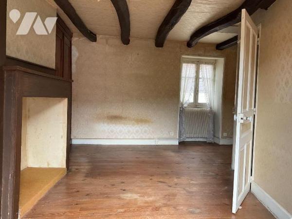 A VENDRE : Ensemble de deux maisons en pierre attenantes dans petit village à environ 18 kilomè...