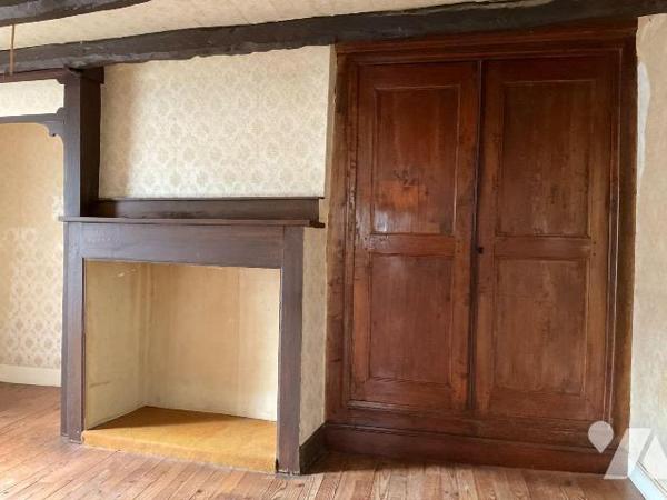 A VENDRE : Ensemble de deux maisons en pierre attenantes dans petit village à environ 18 kilomè...