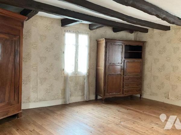 A VENDRE : Ensemble de deux maisons en pierre attenantes dans petit village à environ 18 kilomè...