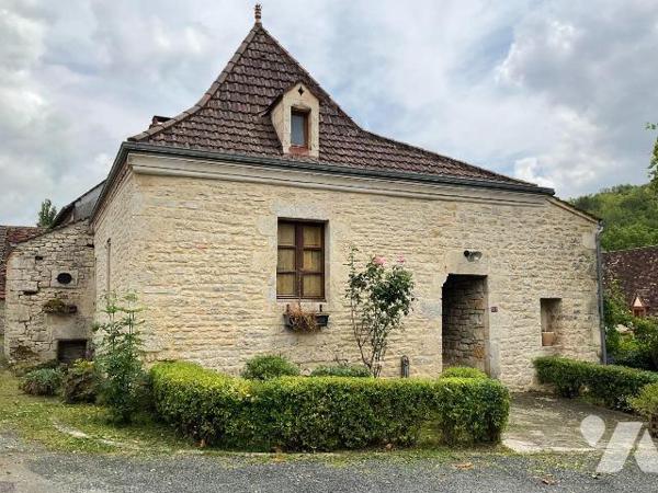 A VENDRE : Ensemble de deux maisons en pierre attenantes dans petit village à environ 18 kilomè...