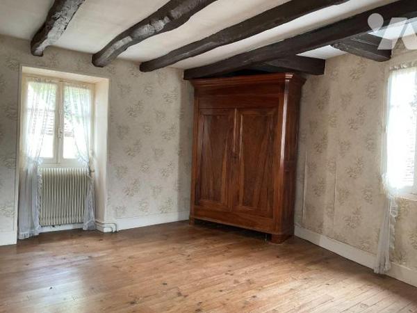 A VENDRE : Ensemble de deux maisons en pierre attenantes dans petit village à environ 18 kilomè...