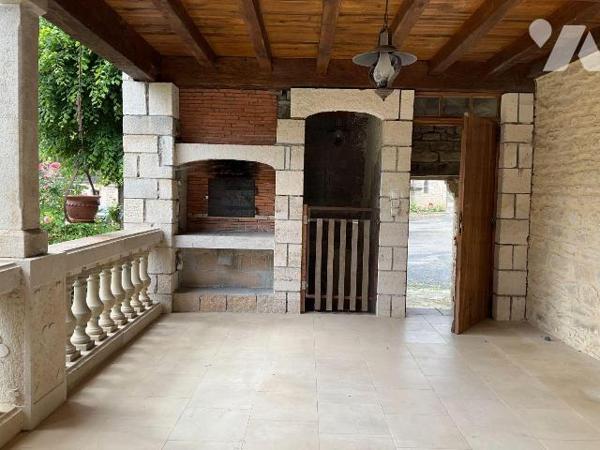 A VENDRE : Ensemble de deux maisons en pierre attenantes dans petit village à environ 18 kilomè...