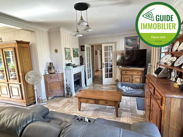 MAISON AVEC SIX CHAMBRES DANS UN HAMEAU A GUIDEL.