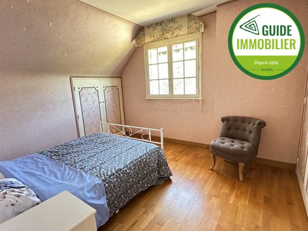 MAISON AVEC SIX CHAMBRES DANS UN HAMEAU A GUIDEL.