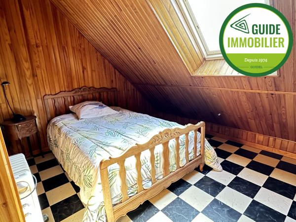 MAISON AVEC SIX CHAMBRES DANS UN HAMEAU A GUIDEL.