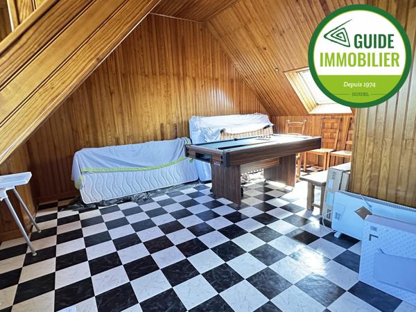 MAISON AVEC SIX CHAMBRES DANS UN HAMEAU A GUIDEL.