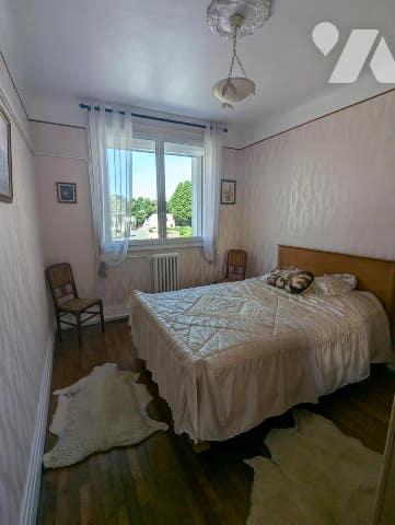 Au 2ème étage d'un immeuble en centre-ville, appartement de type 3 d'une surface de 65m² avec garage